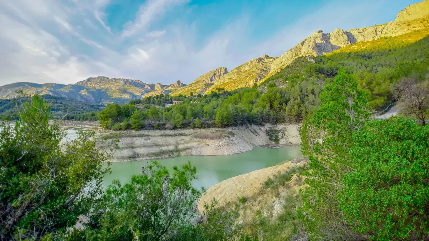 Discover the stunning Guadalest Valley with its lush greenery and majestic mountains.