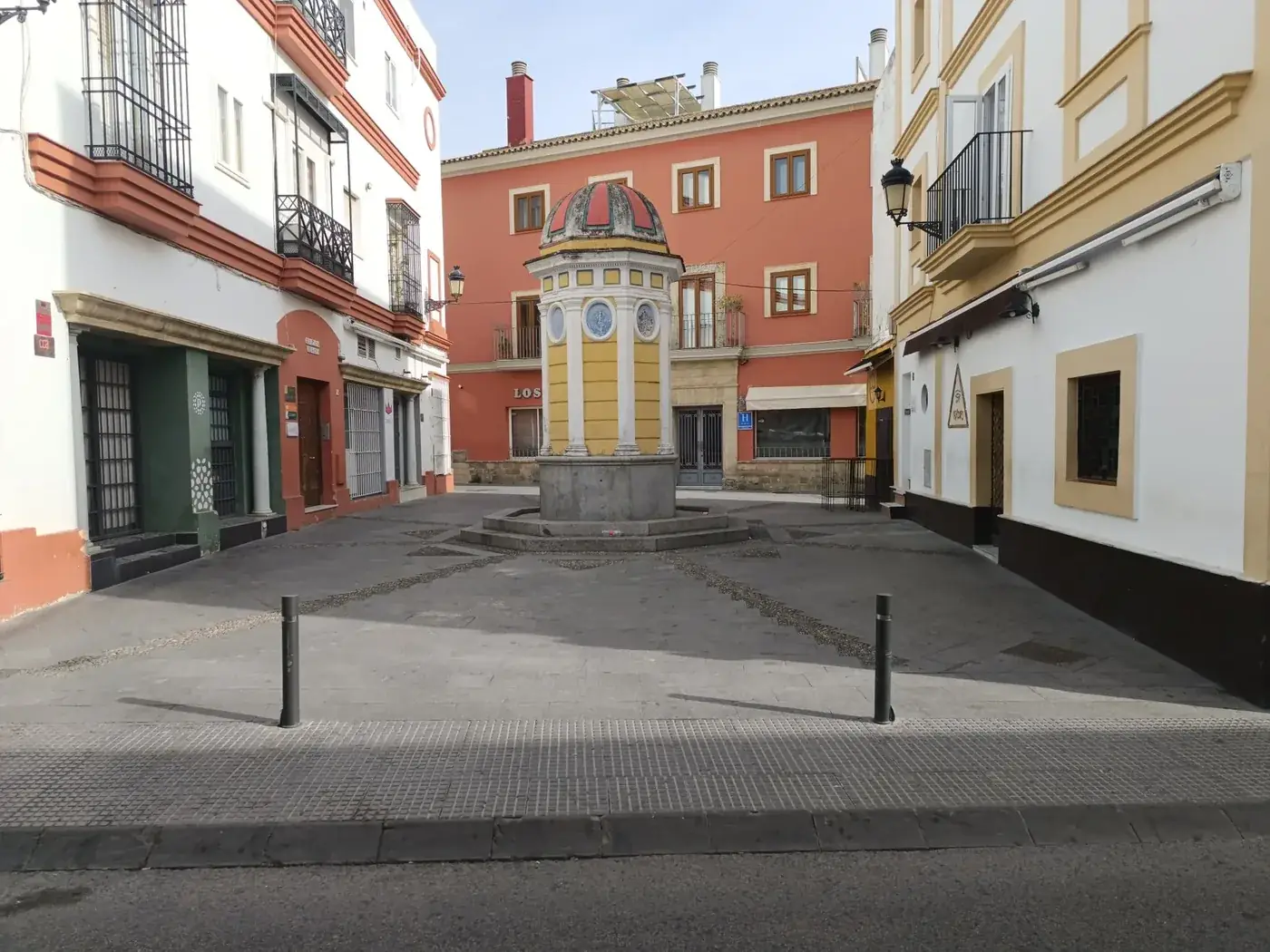 A charming historic fountain in the quiet plaza of El Puerto de Santa María, Andalucía.