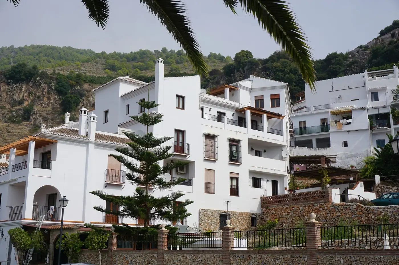 White townhouses in a scenic Spanish hillside area depicting Mediterranean architecture.