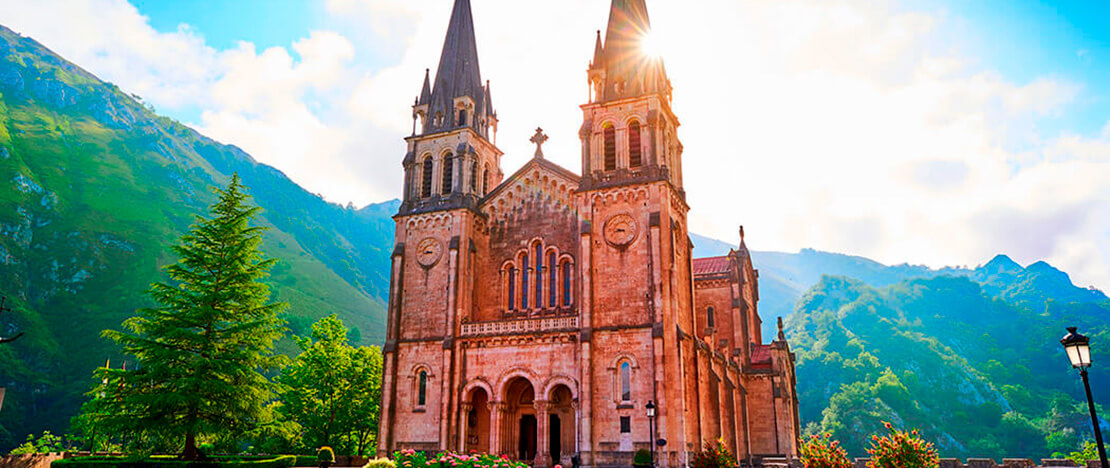 Basiliek van Covadonga in Cangas de Onís, Asturië