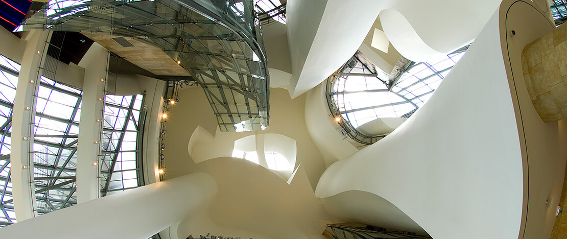 Dak van het atrium van het Guggenheim Museum in Bilbao