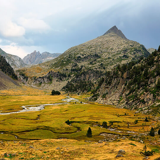 Wetlands op het pad naar de berg Aneto in de Aragonese Pyreneeën