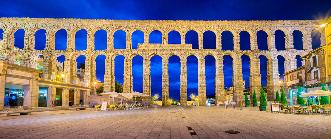 Segovia-aquaduct 's nachts