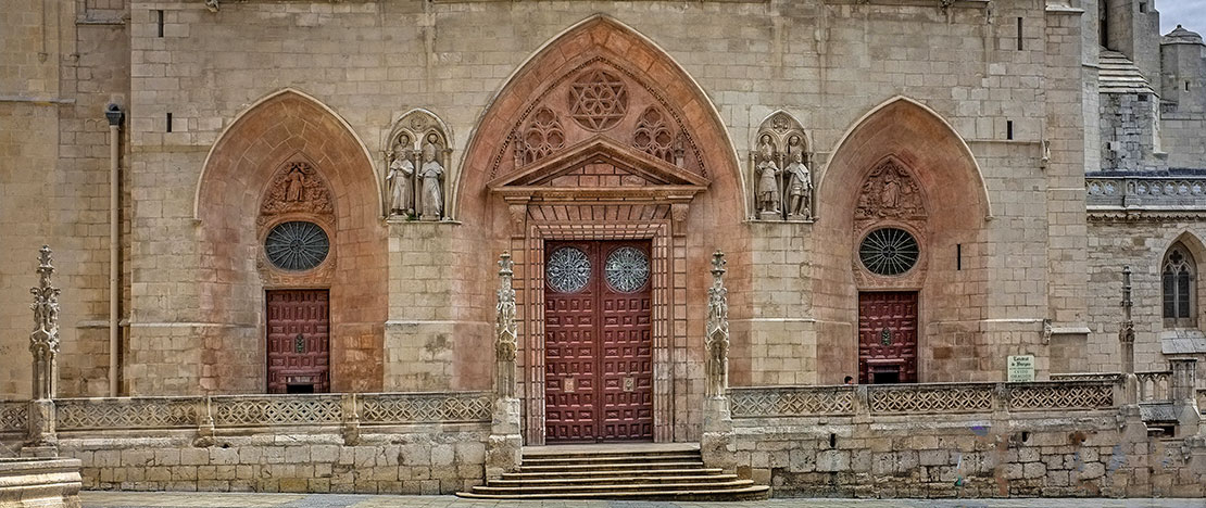 Detail van de ingang van de kathedraal van Burgos