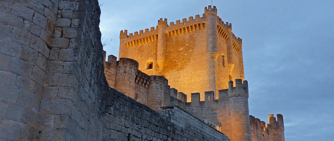 Toren van het kasteel van Peñafiel.  Valladolid