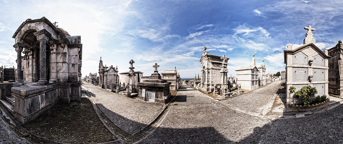 Panoramisch zicht op de begraafplaats Ciriego in Santander, Cantabrië