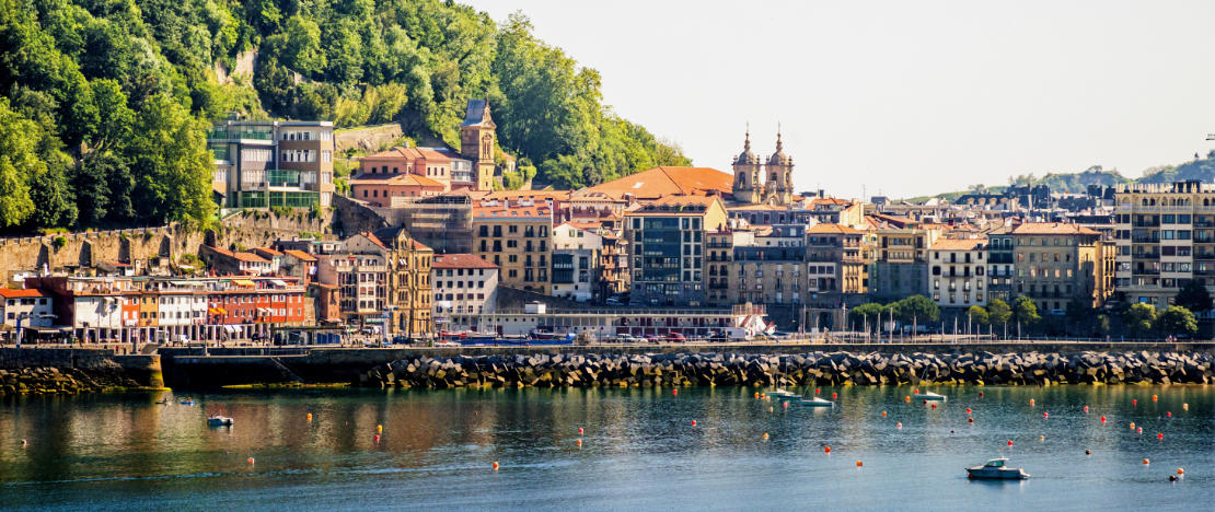 Uitzicht op de oude wijk van San Sebastián, Baskenland