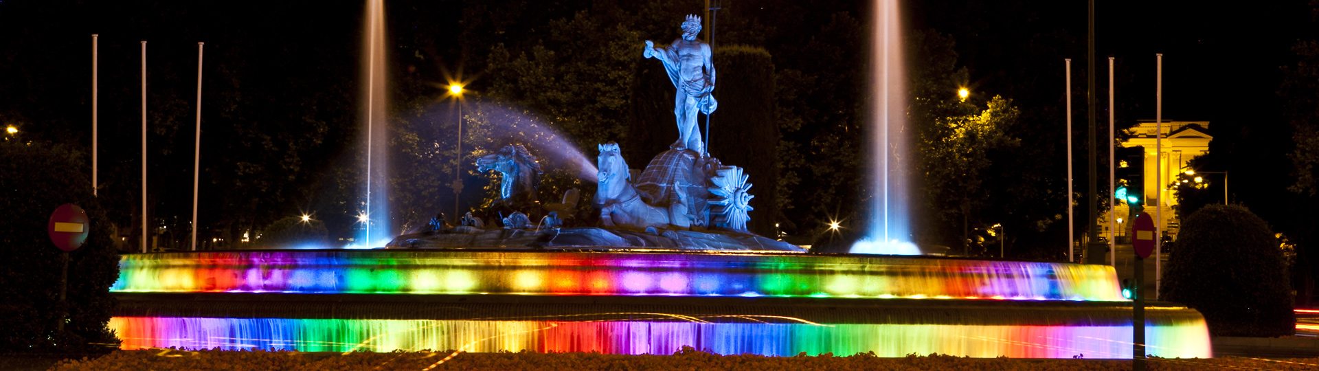 De Neptunus-fontein in Madrid, passend gekleed voor World Pride Day 