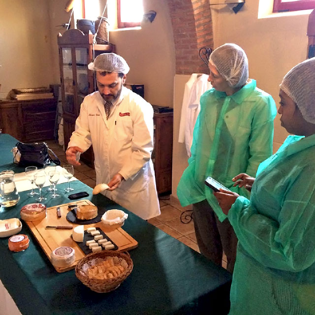 Bezoek en activiteiten in een kaasmakerij in Extremadura