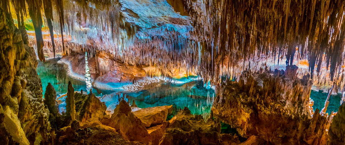 Binnen in de grotten van Drach (Mallorca) 