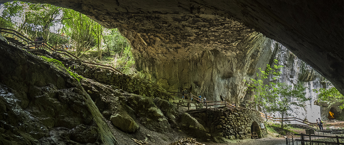 Binnenkant van de grot van Zugarramurdi